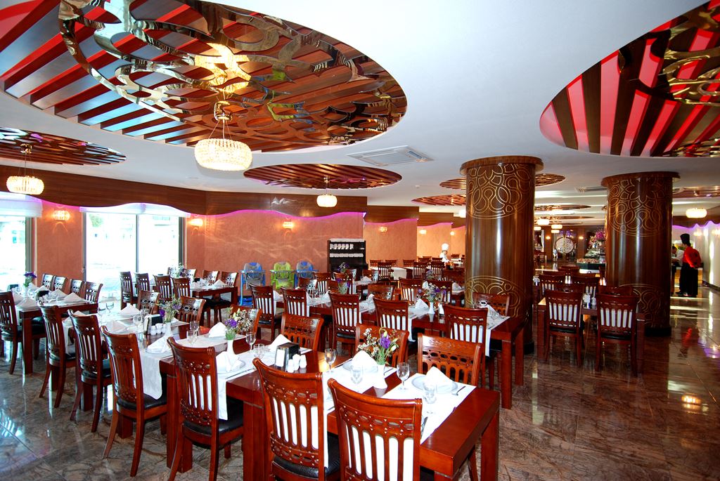 Restaurant & Bar